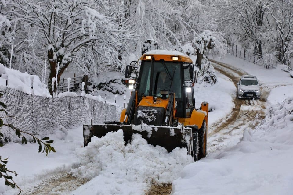 ზუგდიდის მერია: მიმდონარეობს სოფლის შიდა გზების გაწმენდითი სამუშაოები