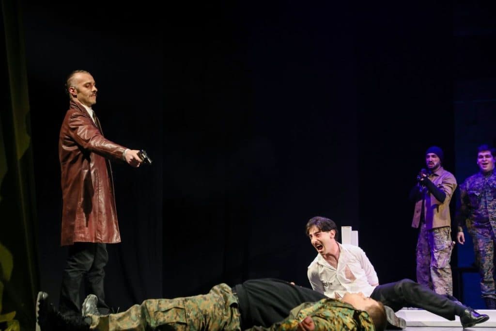 გიორგი ჭანტურიას სპექტაკლი ,,უკანასკნელი თოლია,“ რომელიც ჟიული შარტავას სიცოცხლის ბოლო დღეს ეხება დასმა სენაკის თეატრში წარადგინა [ფოტორეპორტაჟი] - image 14