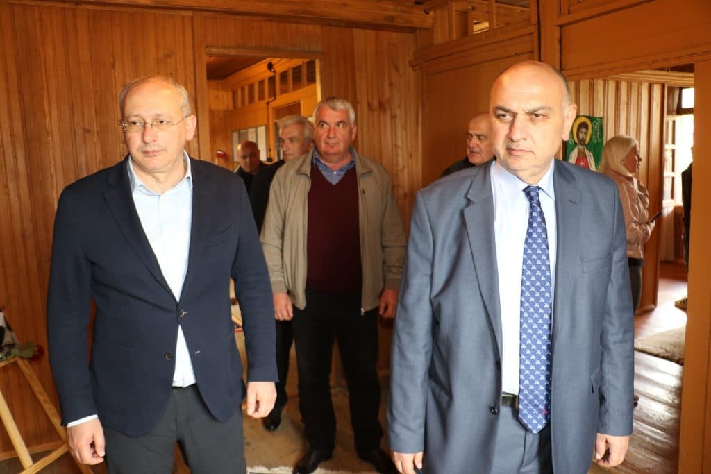 ხიბულაში ზვიად გამსახურდია მემორიალურ სახლში რეფერენდუმის და პირველი პრეზიდენტის დაბადების დღისადმი მიძღვნილი ღონისძება ჩატარდა - image 4