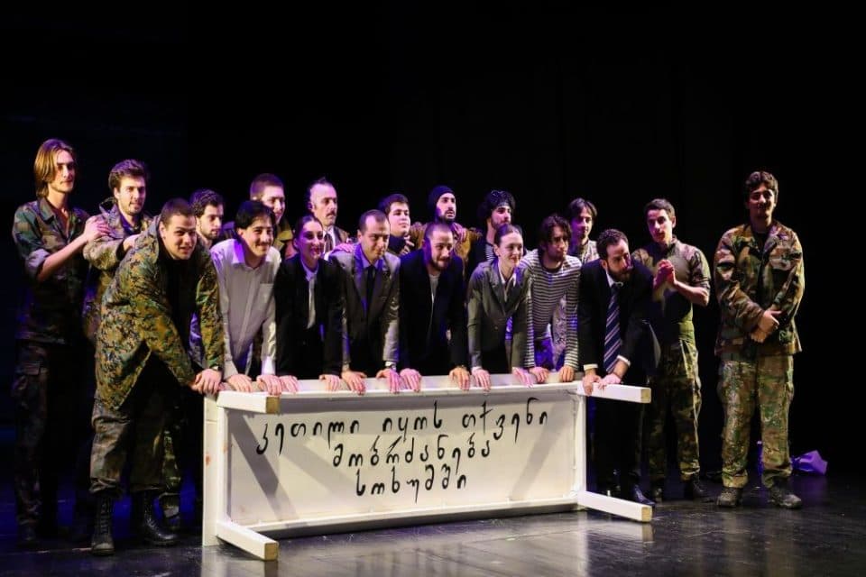 გიორგი ჭანტურიას სპექტაკლი ,,უკანასკნელი თოლია,“ რომელიც ჟიული შარტავას სიცოცხლის ბოლო დღეს ეხება დასმა სენაკის თეატრში წარადგინა [ფოტორეპორტაჟი]