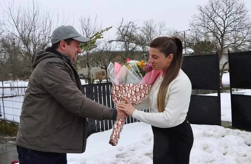 აბაშის მერმა მრავალშვილიან დედებს დედის დღე მიულოცა და საჩუქრები გადასცა