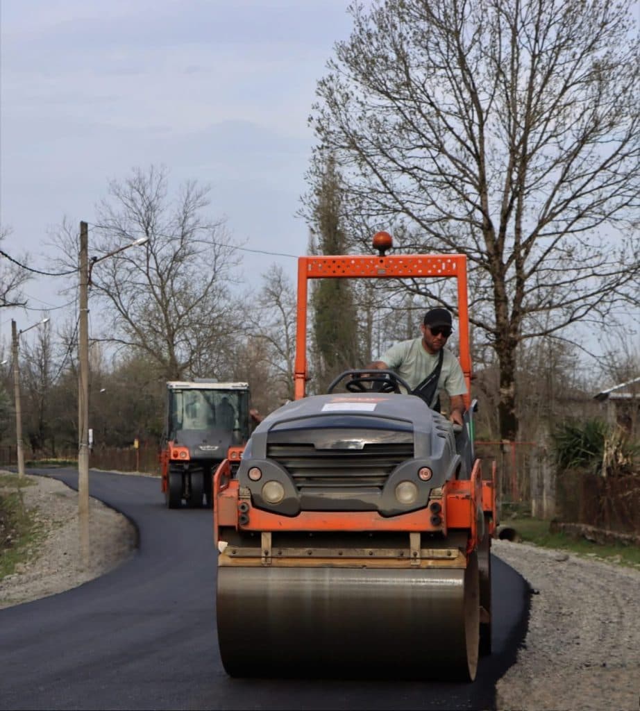 აბაშაში საგზაო ინფრასტრუქტურის სამუშაოები მიმდონარეობს - image 2
