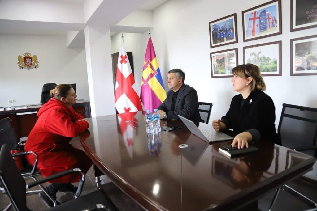 დავით კოდუამ ბიუროში მოქალაქეებთან შეხვედრა გამართა - image 2