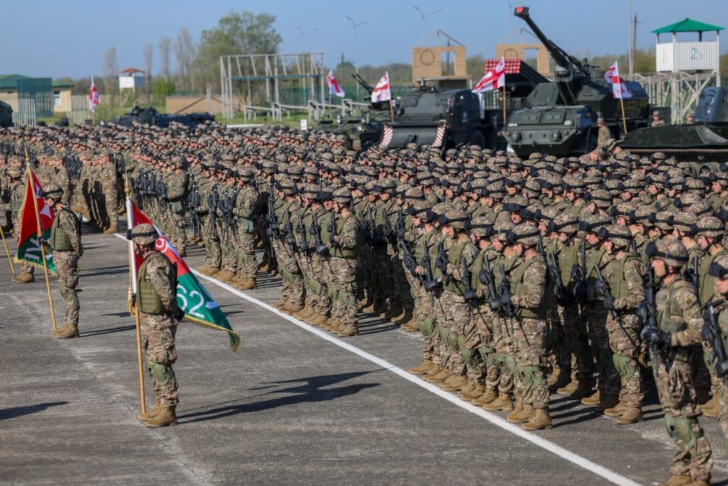 დასავლეთისა და აღმოსავლეთის სარდლობების დაარსების დღესთან დაკავშირებით სენაკის ბაზაზე ღონისძიება გაიმართა - image 2