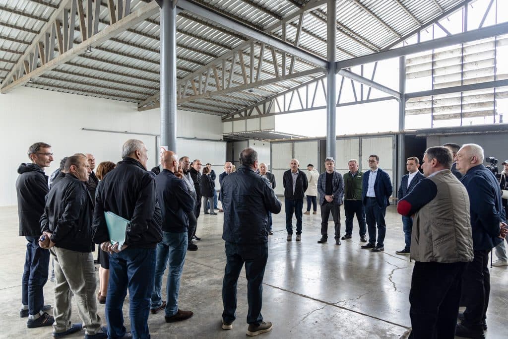 მინისტრი და გუბერნატორი საწარმო „ლაურუსში“ იმყოფებოდნენ სადაც სეზონურად 130 ადგილობრივია დასაქმებული - image 2