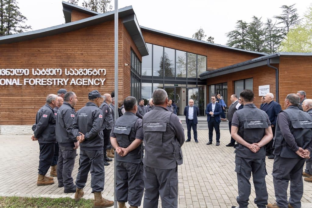 ზუგდიდში ვიზიტის ფარგლებში მინისტრი სატყეო სააგენტოს თანამშრომლებს შეხვდა - image 2