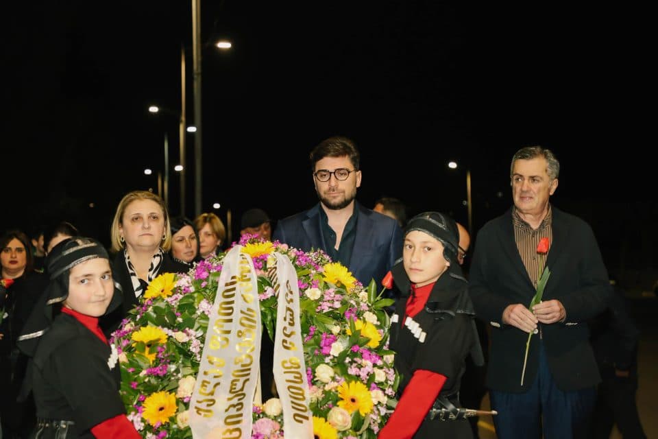 ფოთის მერმა 9 აპრილის მემორიალი გვირგვინით შეამკო