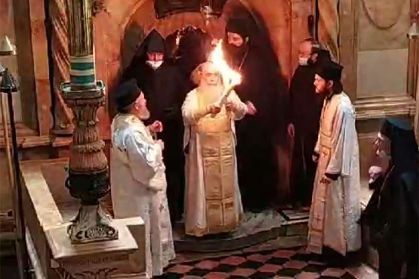 იერუსალიმში, მაცხოვრის საფლავზე, წმინდა ცეცხლი გადმოვიდა [ფოტო]
