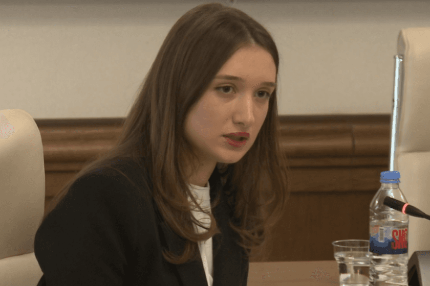 ლედი აფრასიძე: როცა ჩვენი ტირილის ხმა იმატებდა, ტყვიებიც იმატებდა. მამაჩემმა გვითხრა, როგორმე თავი შეგვეკავებინა, რომ ჩვენი ხმა არ გასულიყო