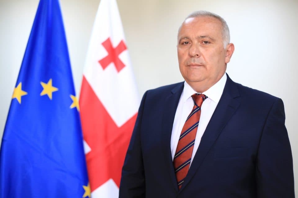 დავით ვერავა თბილისში ავტოავარიის შედეგად გარდაცვლილი ზუგდიდელი ახალგაზრდების ოჯახებს უსამძიმრებს