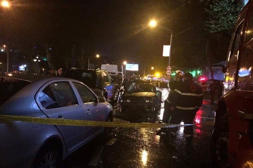 პოლიციამ თბილისში მომხდარ ავტოსაგზაო შემთხვევის ფაქტზე 1 პირი დააკავა – სამ ზუგდიდელს მაშველები ეძებენ