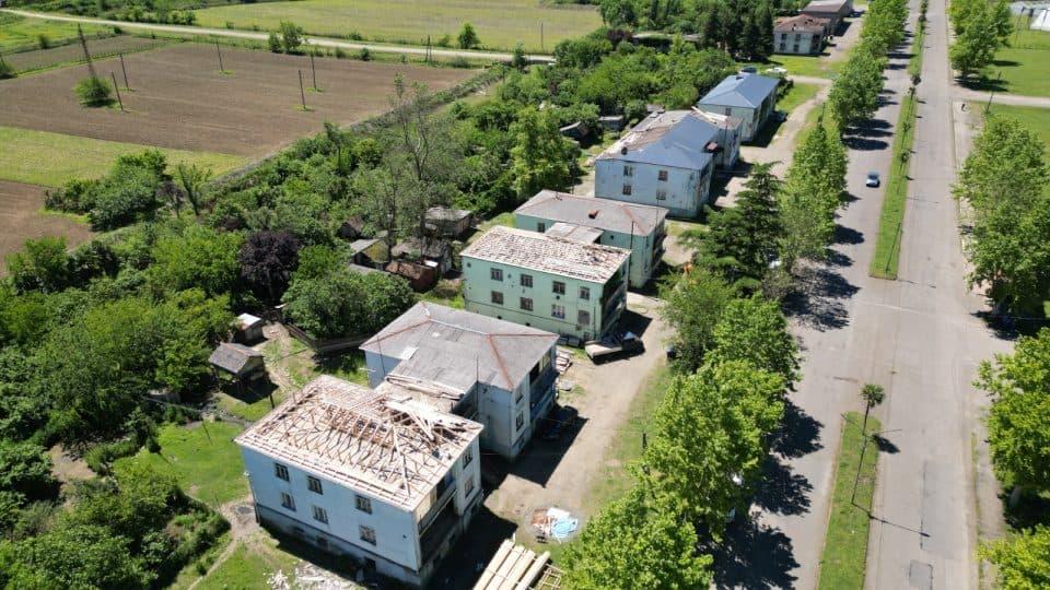 ქალაქ ხობში კორპუსების სახურავების რეაბილიტაცია მიმდინარეობს