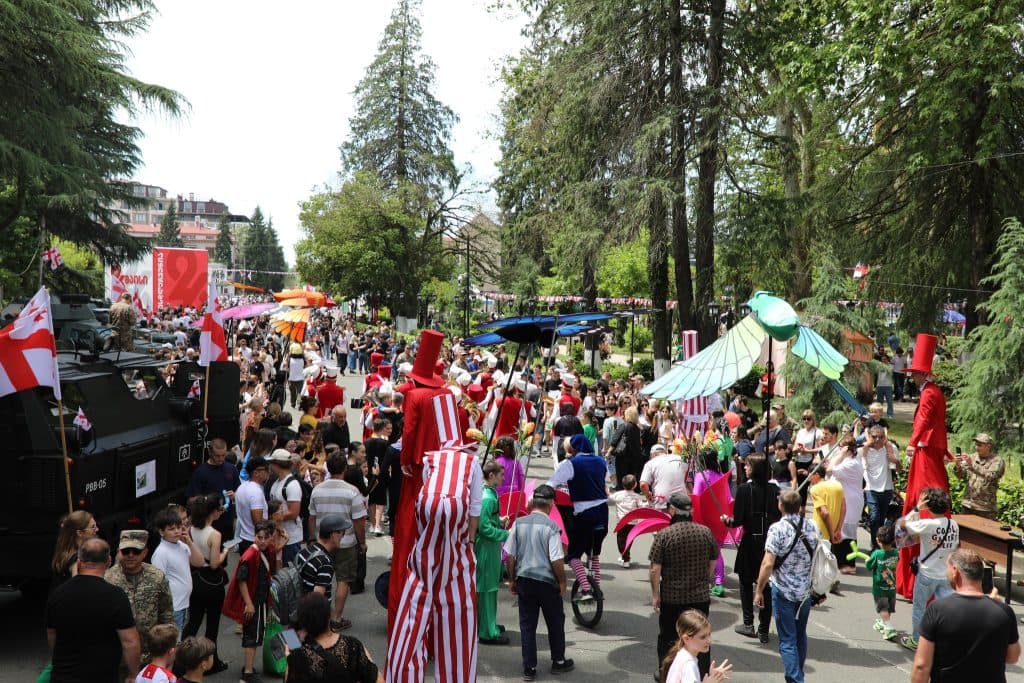 დამოუკიდებლობის დღის ღონისძიებები ზუგდიდში [ფოტო] - image 2