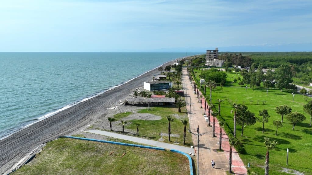 რევაზ სოხაძე-განმუხურის სანაპირო ზოლის ეროზირებული ნაწილის აღდგენა დაიწყება - image 3