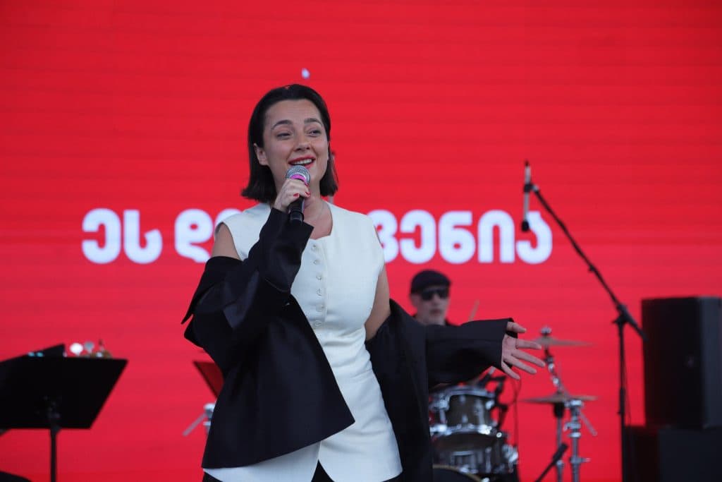 ზუგდიდში დამოუკიდებლობის ღონისძიებები გალა კონცერტით დასრულდა - image 4