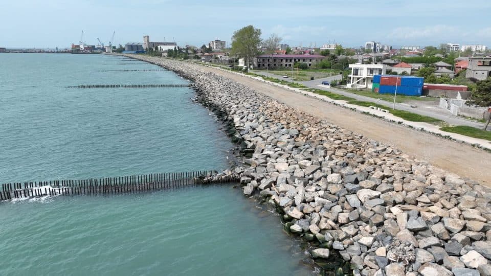 ფოთში ნაპირსამაგრი სამუშაოები მიმდინარეობს