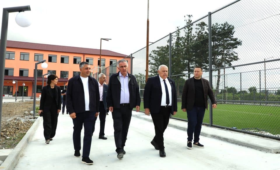 რეგიონალური განვითარების მინისტრი №11 საჯარო სკოლის რეაბილიტაციის პროცესს გაეცნო