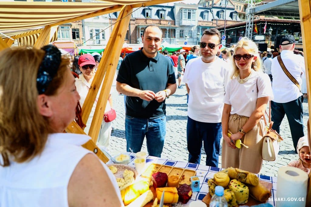 სენაკის მერიამ ქართული ღვინისა და კუთხეების ფესტივალში მიიღო მონაწილეობა - image 3