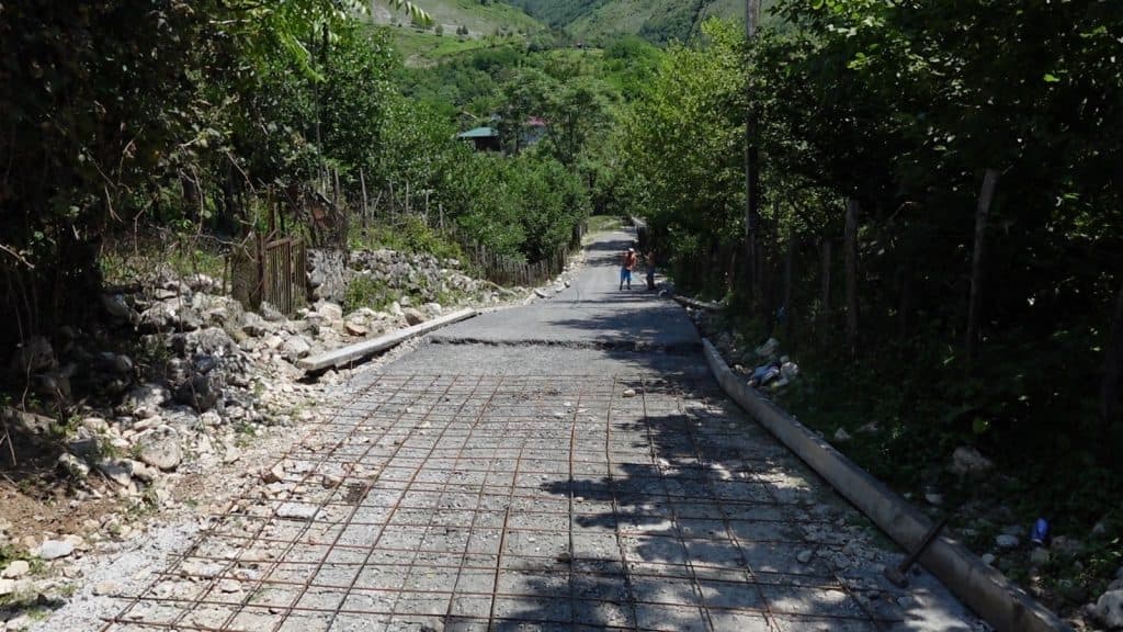 ჩხოროწყუში ოცინდალეს ტაძრამდე მისასვლელი გზის რეაბილიტაცია მიმდინარეობს - image 2