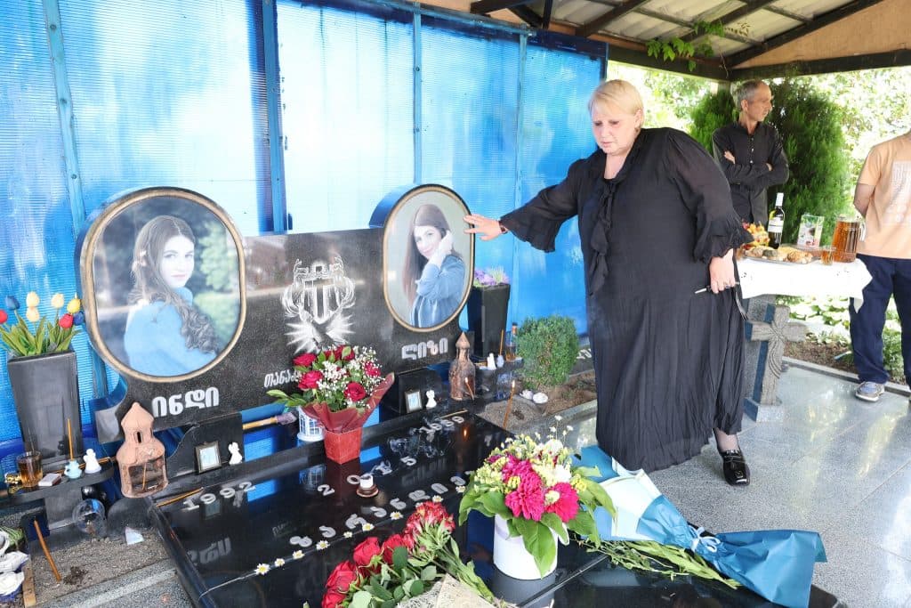 ათი წელი 13 ივნისიდან – დებ ზარანდიების ხსოვნას პატივი ადგილობრივმა ხელიუფლების წარმომადგენლებმა მიაგეს - image 2