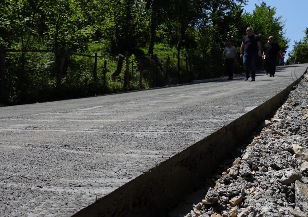 ჩხოროწყუში ოცინდალეს ტაძრამდე მისასვლელი გზის რეაბილიტაცია მიმდინარეობს - image 3