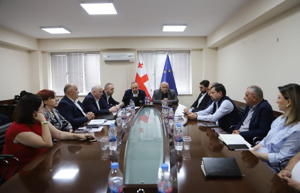 მიწის საყოველთაო რეგისტრაციის საკითხზე, რწმუნებულის ადმინისტრაციაში სამუშაო შეხვედრა გაიმართა