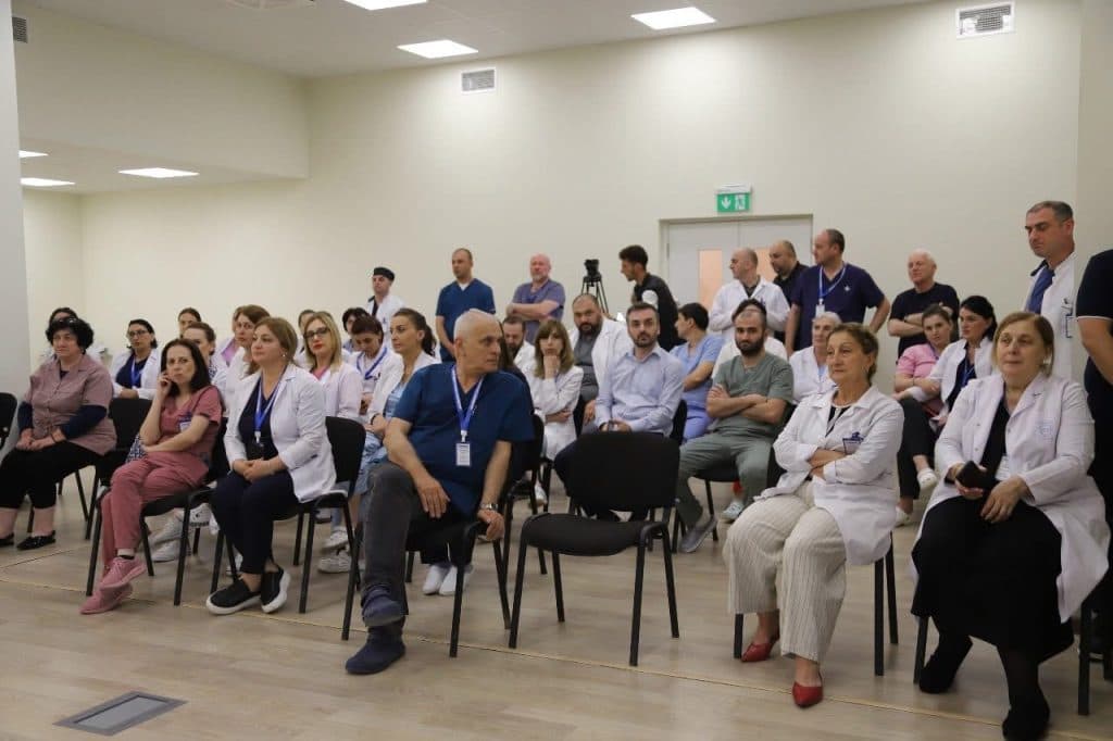 რუხის რესპუბლიკურ საავადმყოფოს იაპონიის საელჩომ სამედიცინო აპარატურა გადასცა - image 4