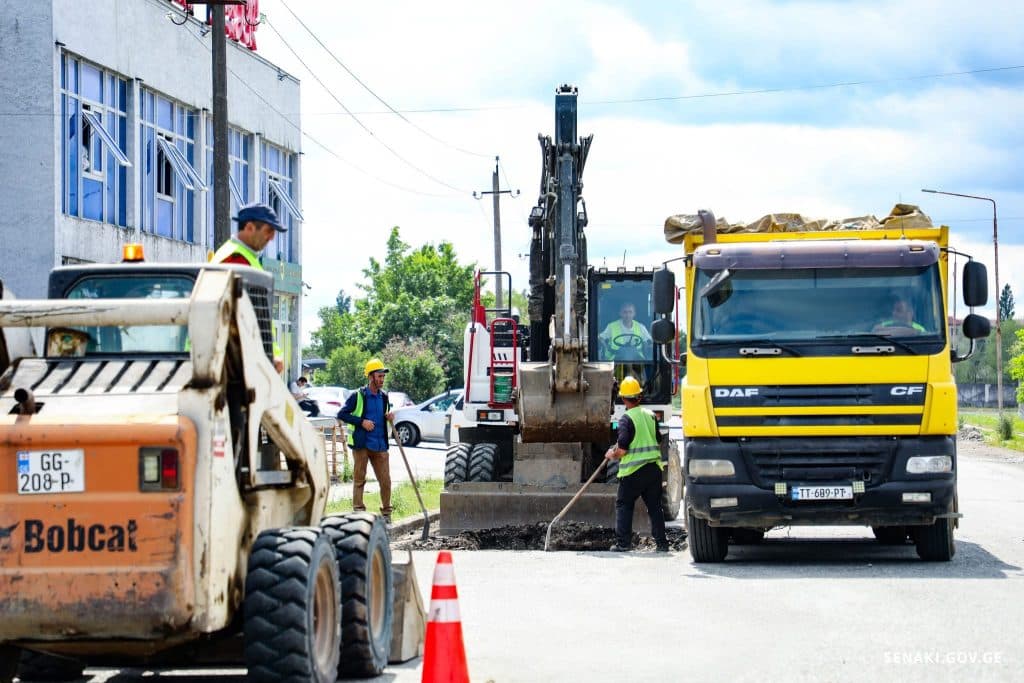 სენაკში წყალმონარაგების მასშტაბუტი სამუშაოები მიმდინარეობს - image 9