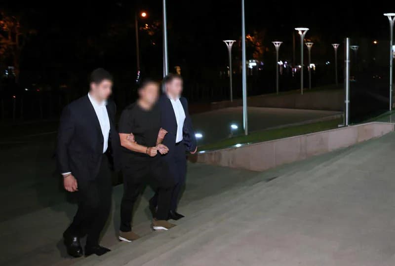 სუს-მა სამსახურებრივი უფლებამოსილების ბოროტად გამოყენებისა და მილიონობით ლარის უკანონო შემოსავლების ლეგალიზაციის ფაქტებზე ეკონომიკის მინისტრის ყოფილი მოადგილე რომეო მიქაუტაძე დააკავა