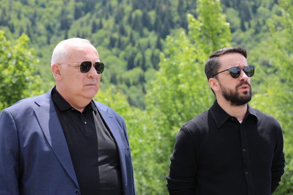 ინფრასტრუქტურის მინისტრი მესტიის ცენტრალური გზის რეაბილიტაციის სამუშაოებს გაეცნო - image 4