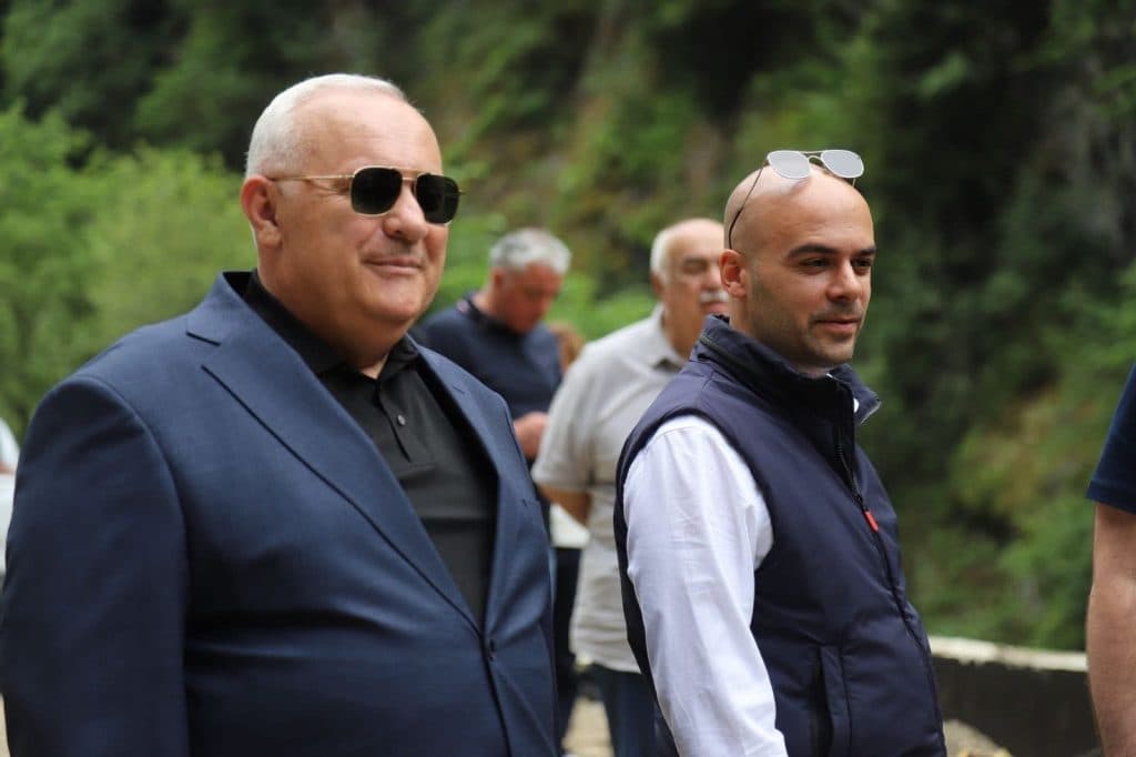 ზუგდიდი-მესტიის გზაზე სტიქიისგან დაზიანებული მონაკვეთების რეაბილიტაცია ხორციელდება - image 4