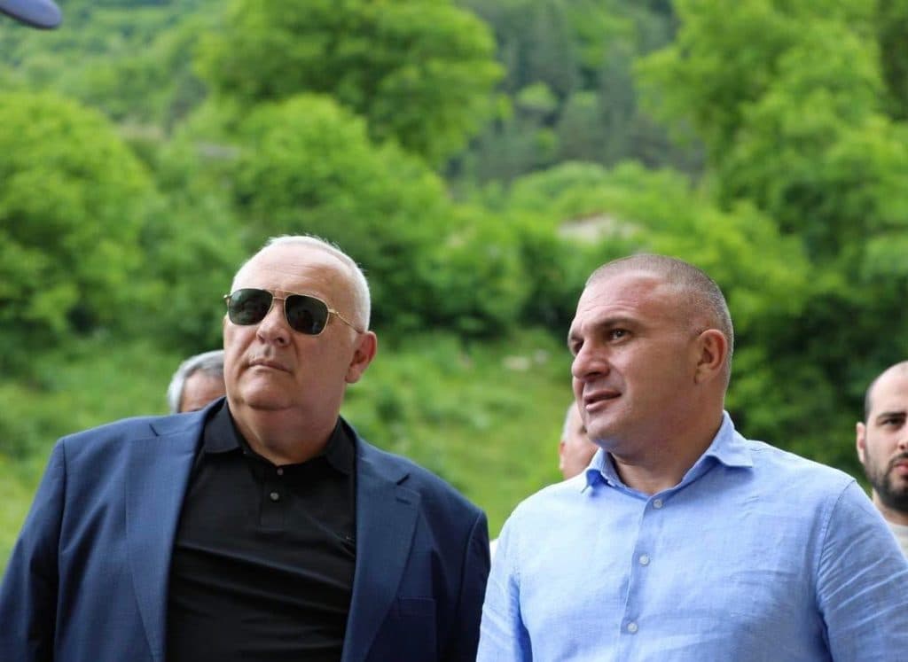 ინფრასტრუქტურის მინისტრი და გუბერნატორი „ქალაქებისა და კურორტების განვითარების“ სახელმწიფო პროგრამის ფარგლებში მიმდინარე სამუშაოებს გაეცნენ - image 2