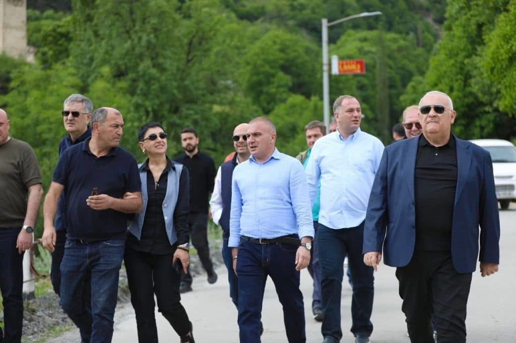 ინფრასტრუქტურის მინისტრი და გუბერნატორი „ქალაქებისა და კურორტების განვითარების“ სახელმწიფო პროგრამის ფარგლებში მიმდინარე სამუშაოებს გაეცნენ - image 4
