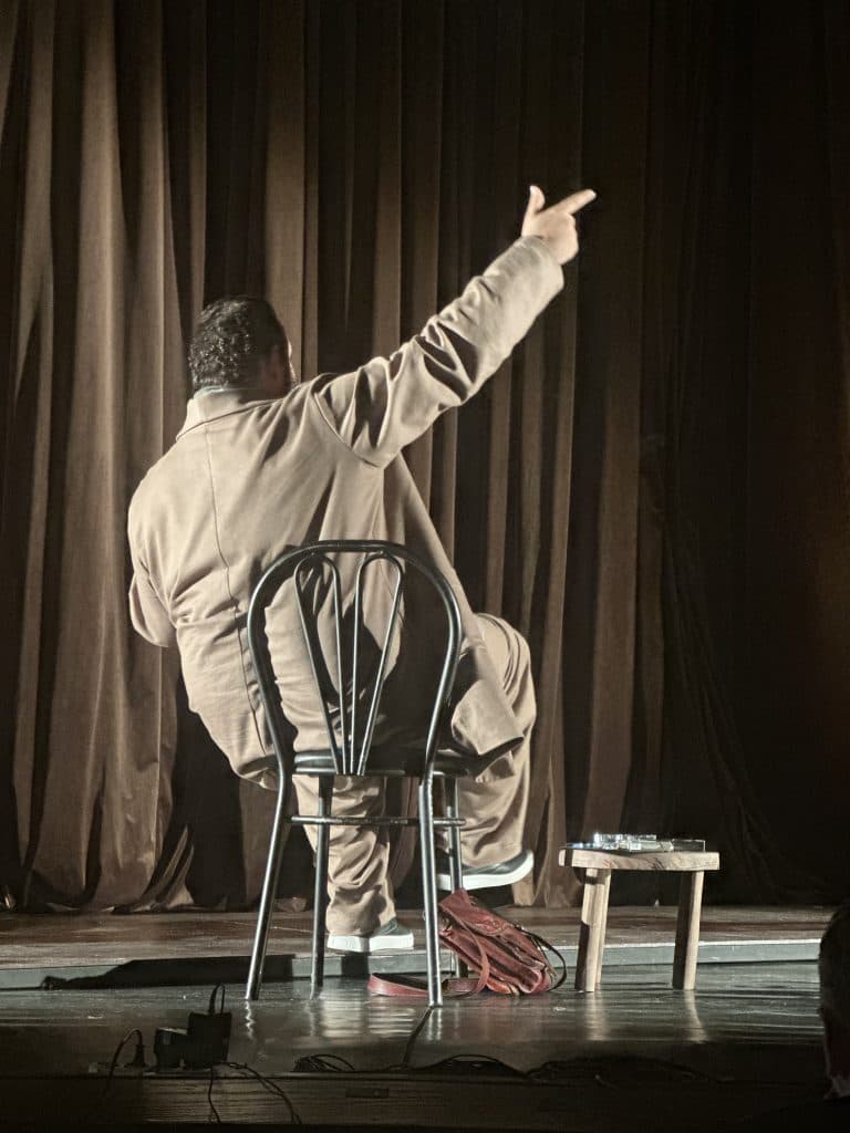 ,,ბილეთი უკანასკნელი წარმოდგენისთვის” – ზუგდიდის თეატრი მაყურებლის წინაშე პრემიერით წარდგა [ფოტო] - image 4