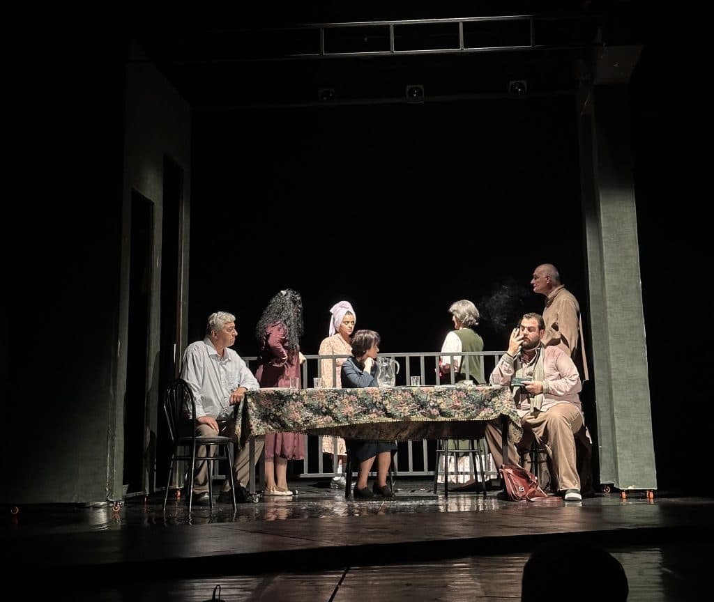 ,,ბილეთი უკანასკნელი წარმოდგენისთვის” – ზუგდიდის თეატრი მაყურებლის წინაშე პრემიერით წარდგა [ფოტო] - image 9