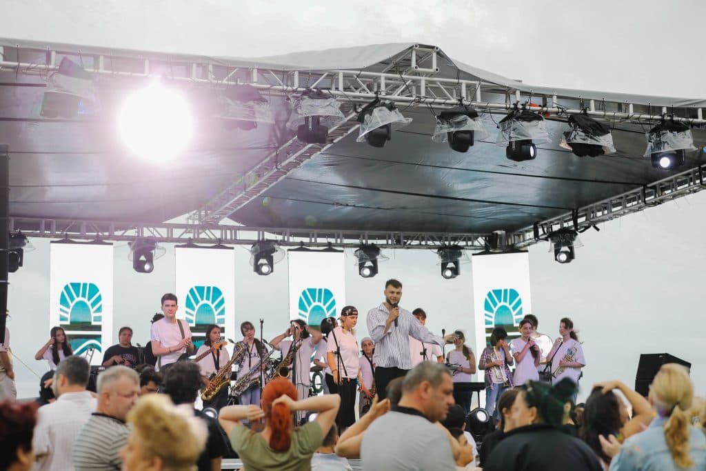 ზაფხულის პირველი კოცერტი მალთაყვაში და განახლებული სანაპირო [ფოტორეპორტაჟი] - image 10