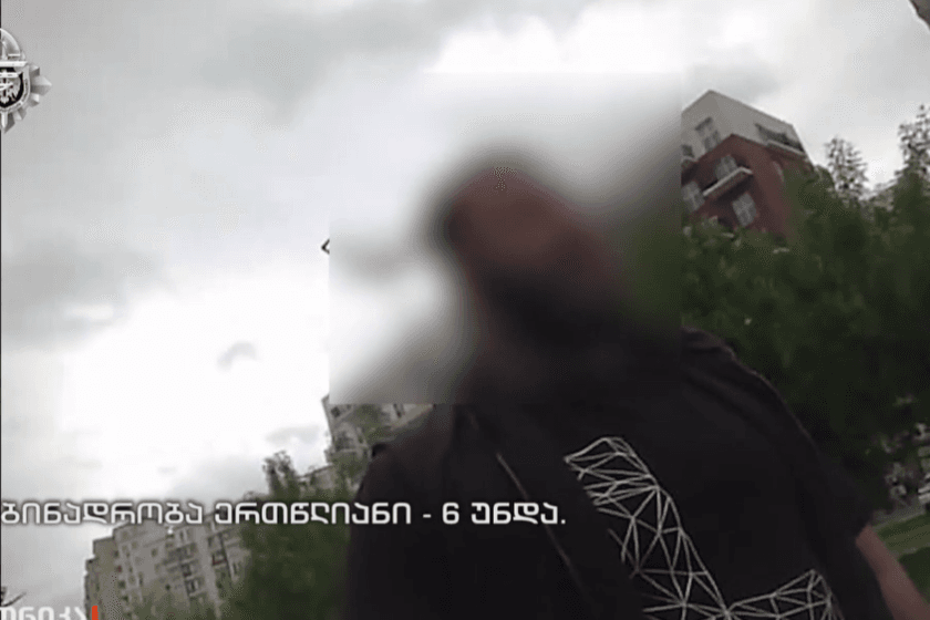 ანტიკორუფციული სააგენტოს თანამშრომლებმა თაღლითობის ბრალდებით „ნაცმოძრაობის“ პოლიტსაბჭოს წევრი დააკავეს