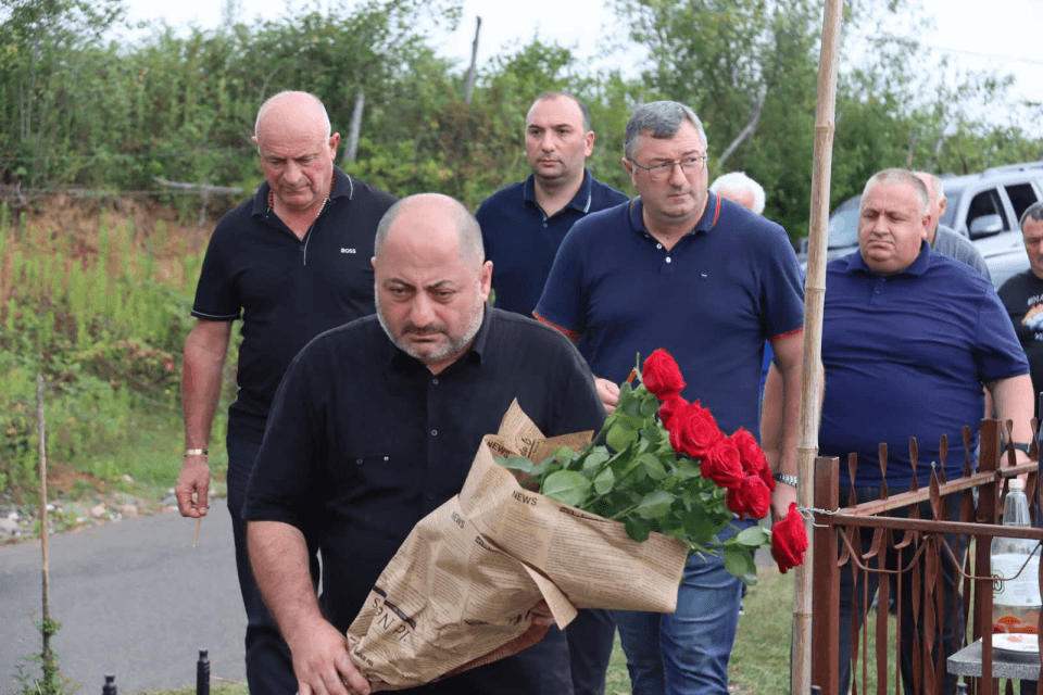 ჩხოროწყუში პატივი მიაგეს 2008 წლის აგვისტოს ომში დაღუპულთა ხსოვნასჩხოროწყუში