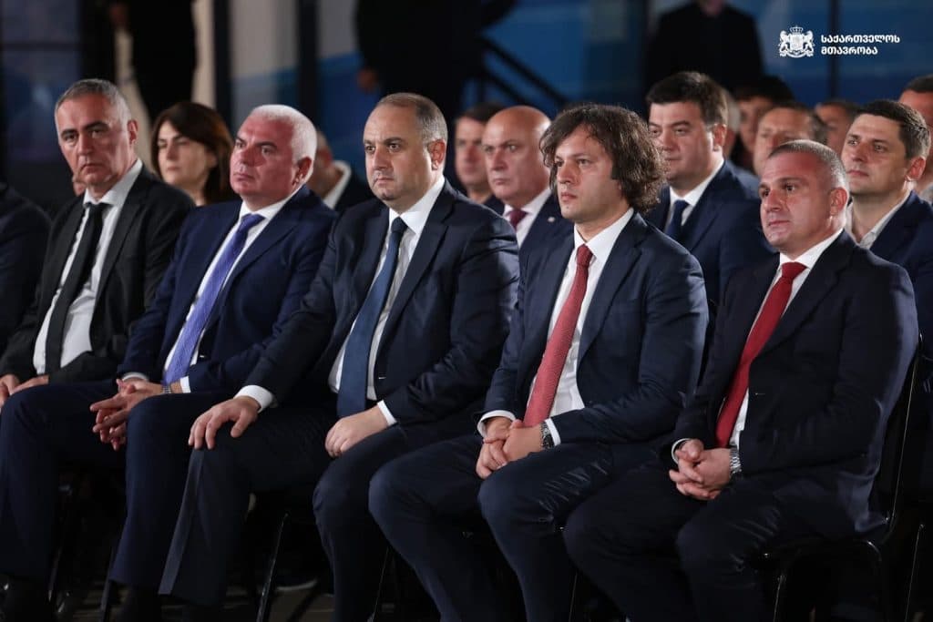 პრემიერ-მინისტრმა ზუგდიდის მულტიფუნქციური სპორტკომპლექსი გახსნა [ფოტო] - image 9