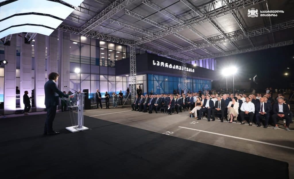 პრემიერ-მინისტრმა ზუგდიდის მულტიფუნქციური სპორტკომპლექსი გახსნა [ფოტო] - image 2
