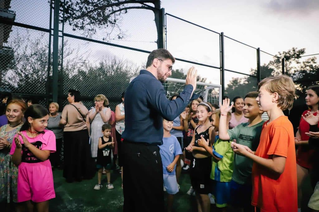 ფოთის მერი ბექა ვაჭარაძე გურიის და მშვიდობის ქუჩების მოსახლეობას შეხვდა - image 4