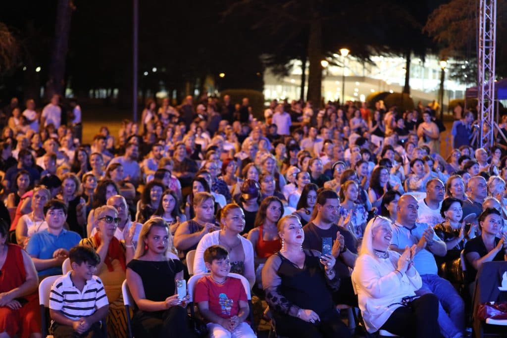 ზუგდიდში კლასიკური მუსიკის ფესტივალზე ოპერის მსოფლიო დონის შემსრულებლებმა იმღერეს [ფოტო] - image 8