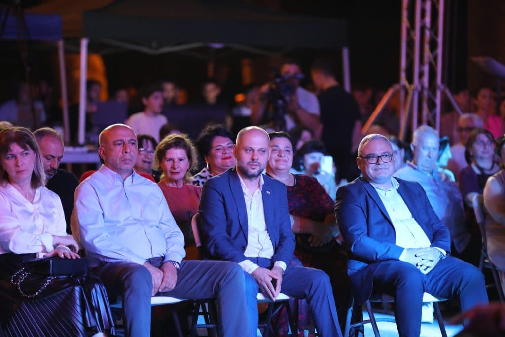 ზუგდიდში კლასიკური მუსიკის ფესტივალზე ოპერის მსოფლიო დონის შემსრულებლებმა იმღერეს [ფოტო] - image 11