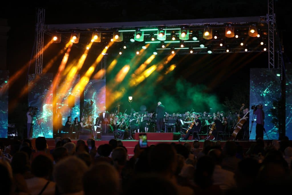 ზუგდიდში კლასიკური მუსიკის ფესტივალზე ოპერის მსოფლიო დონის შემსრულებლებმა იმღერეს [ფოტო] - image 12