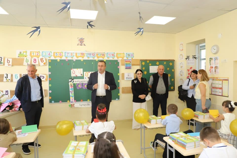 მარტვილის მერმა სასწავლო წლის დაწყება სკოლებს მიულოცა