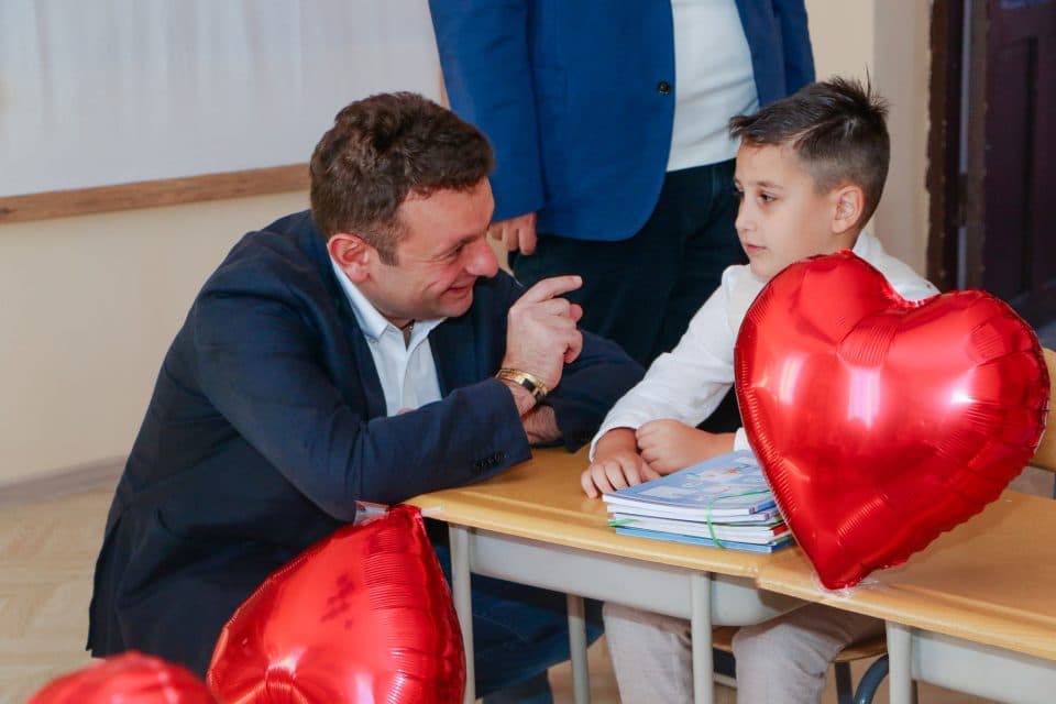 სენაკის საჯარო სკოლებსა და საბავშვო ბაღებში სასწავლო პროცესი განახლდა