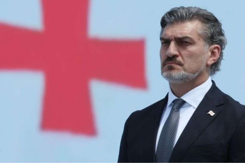 პრეზიდენტი: რათა არავის დარჩეს იმის თქმის საბაბიც კი, რომ არჩევნები შეზღუდული კონკურენტუნარიანობის პირობებში ტარდება, მივიღე გადაწყვეტილება ორი მსჯავრდებულის – მამუკა ხაზარაძისა და ბადრი ჯაფარიძის შეწყალების თაობაზე