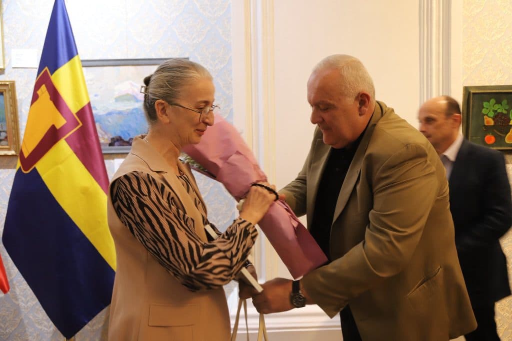 ზუგდიდში დამსახურებული მასწავლებლები დააჯილდოეს - image 6