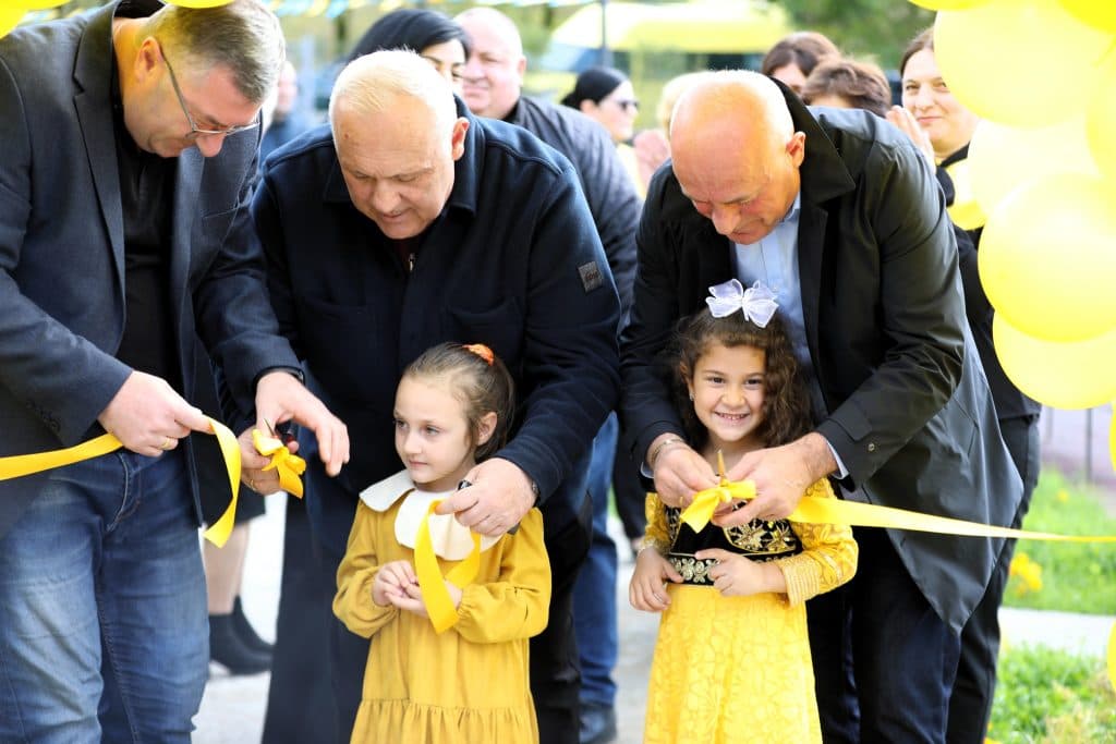 ჩხოროწუს სოფელ მუხურში ახალი საბავშო ბაღი გაიხსნა - image 4