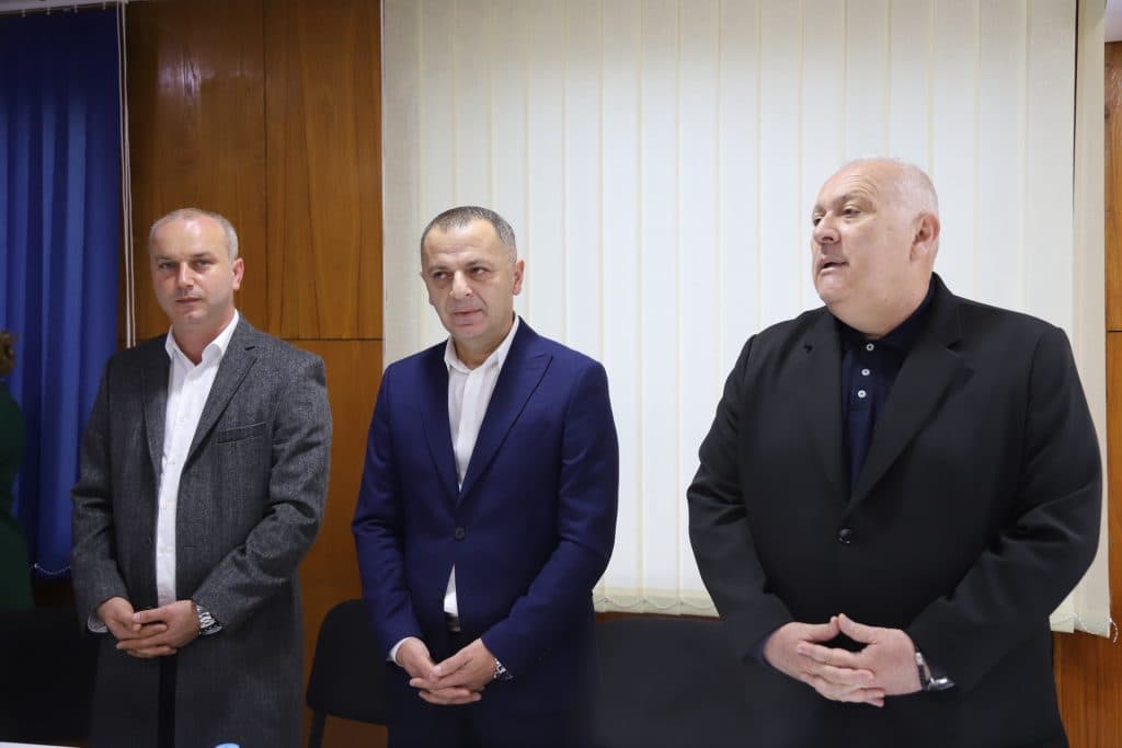 წალენჯიხის ახალი მერი თანამშრომლებს სახელმწიფო რწმუნებულმა წარუდგინა - image 2